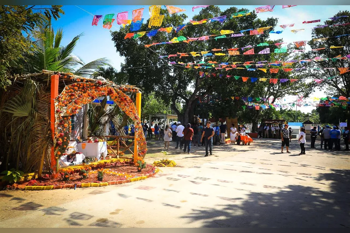 Ya está adornado el panteón municipal para recibir a los festejos de los Fieles Difuntos. Foto: Handel Aguilar.