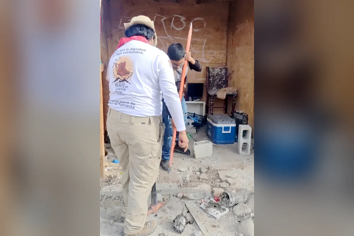 Una llamada anónima lleva a las madres buscadoras a casas abandonadas para escudriñar cada rincón en la búsqueda de algún indicio. Foto: Especial.