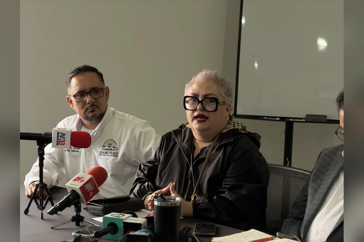 Una alianza de camioneros de Baja California anunció este sábado la decisión de realizar el paro en la entidad. Afectaría a tres mil cruces a Estados Unidos. Foto: Valeria Ugarte.