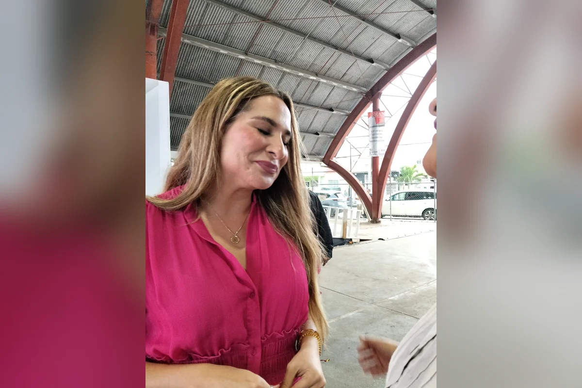 La síndica municipal de Tulum, Rifka Querel Nussbaum, del Partido del Trabajo, denunció que el Ayuntamiento le quitó el dinero a la obra prioritaria para destinarlo a la cabecera municipal. Foto: Verónica Fajardo.