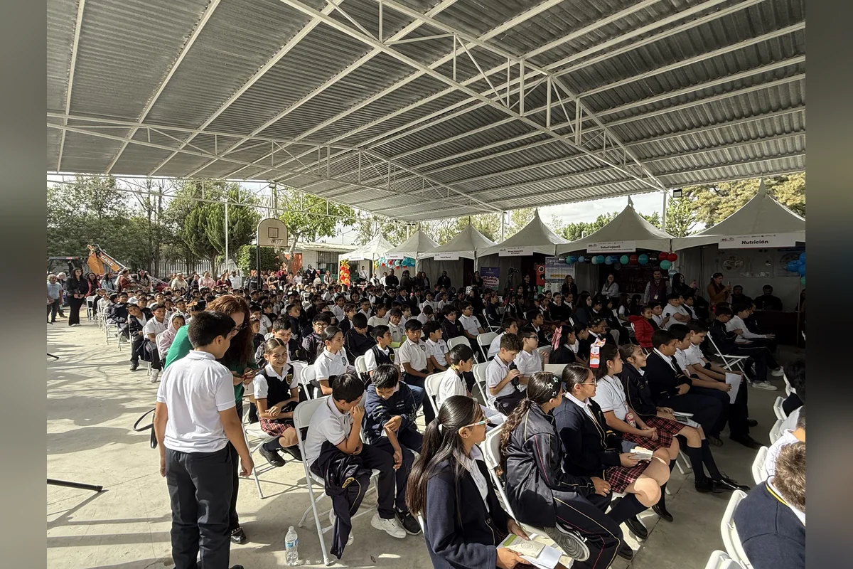Los primeros en recibir la dosis contra las enfermedades respiratorias fueron los niños de una escuela primaria en Tijuana. Foto: Montserrat Flores.