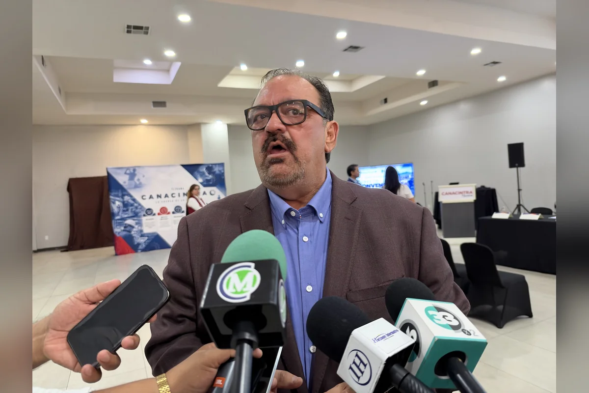 Rolando Escobedo, especialista en el ramo energético, recomendó a los industriales a tomar previsiones ante los constantes apagones en Tijuana. Foto: Valeria Ugarte.