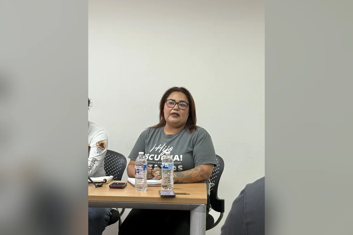 Angelica Ramirez del colectivo Una Nación Buscándote, expuso la mala atención que han recibido por parte de la Fiscalía en las jornadas para localizar a sus familiares. Foto: Cecilia Franco.