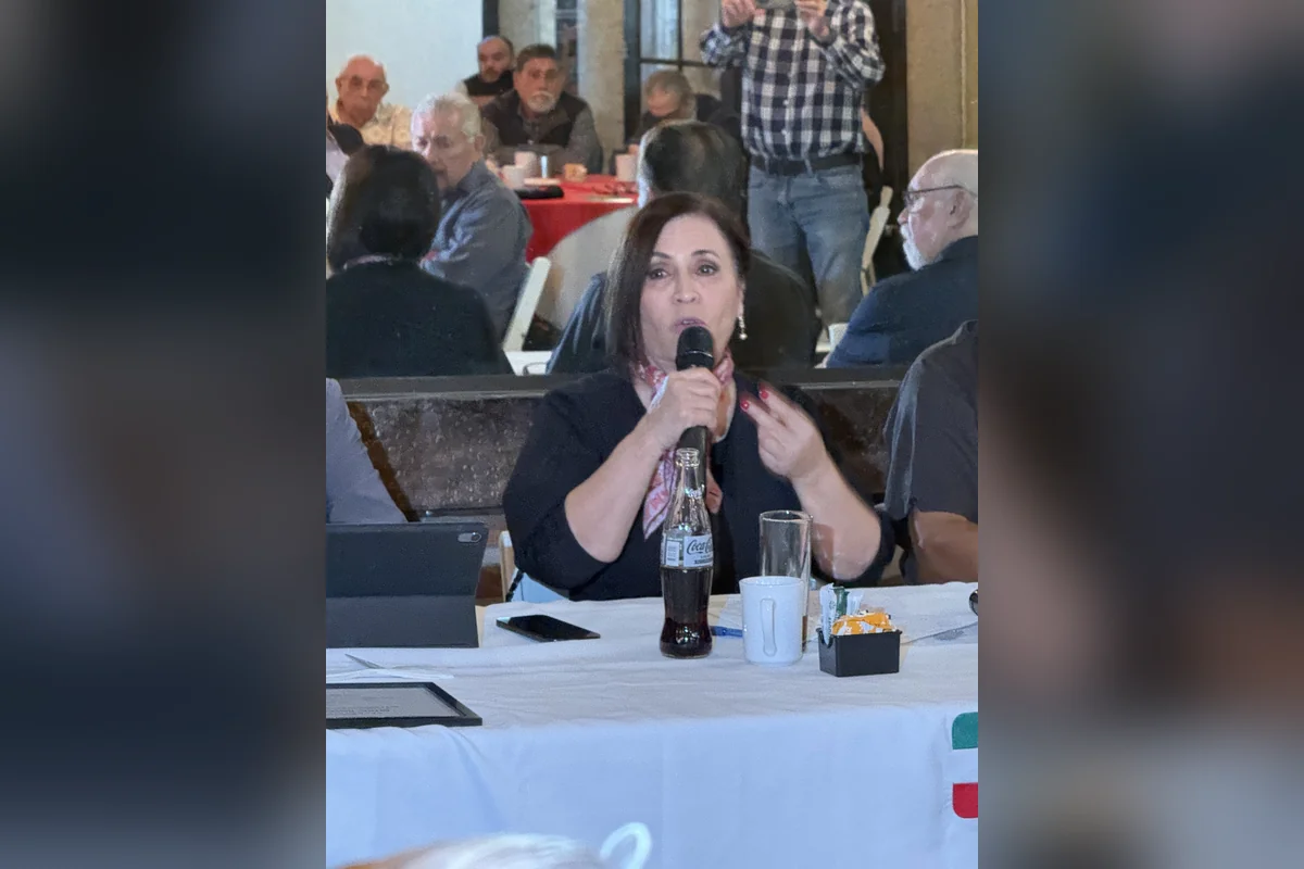 En Tijuana se reunió con mujeres con las que habló de la primera vez que una mujer votó en una elección federal. Foto Cecilia Franco.