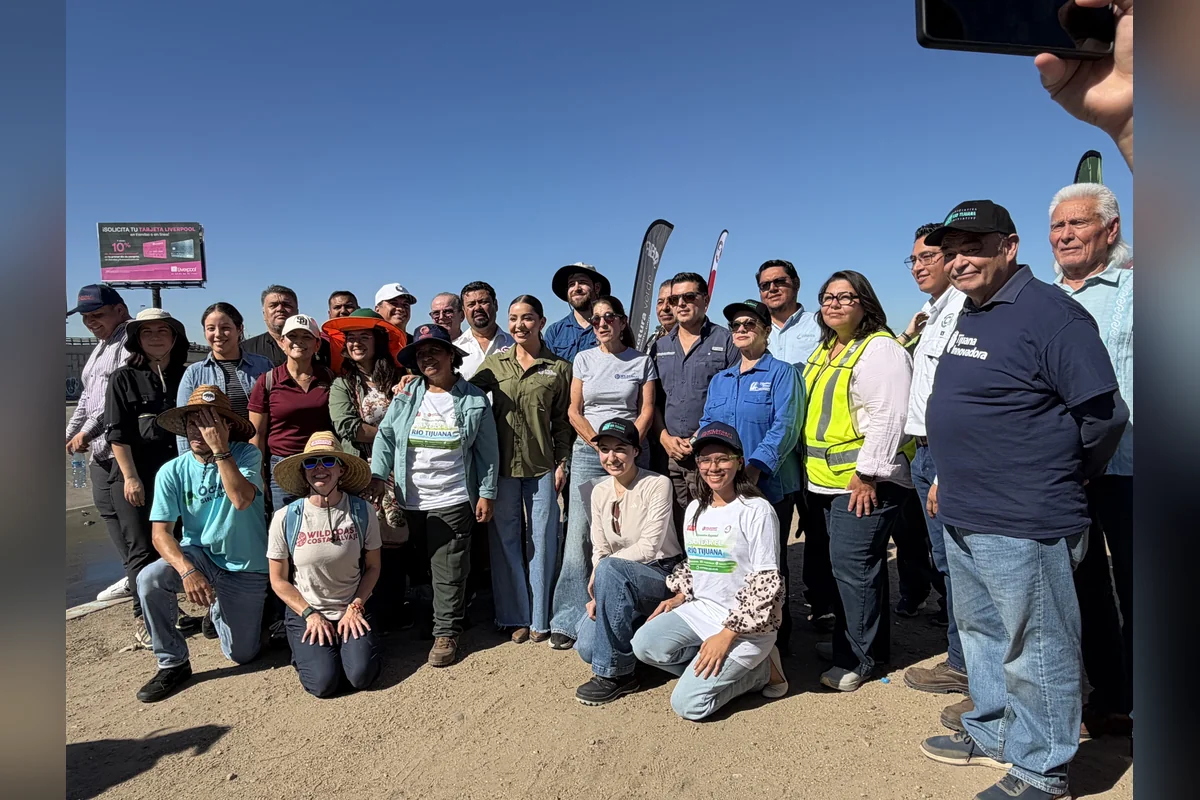 Decenas de voluntarios se sumaron a las acciones ambientalistas en Tijuana. Foto: Valeria Ugarte.