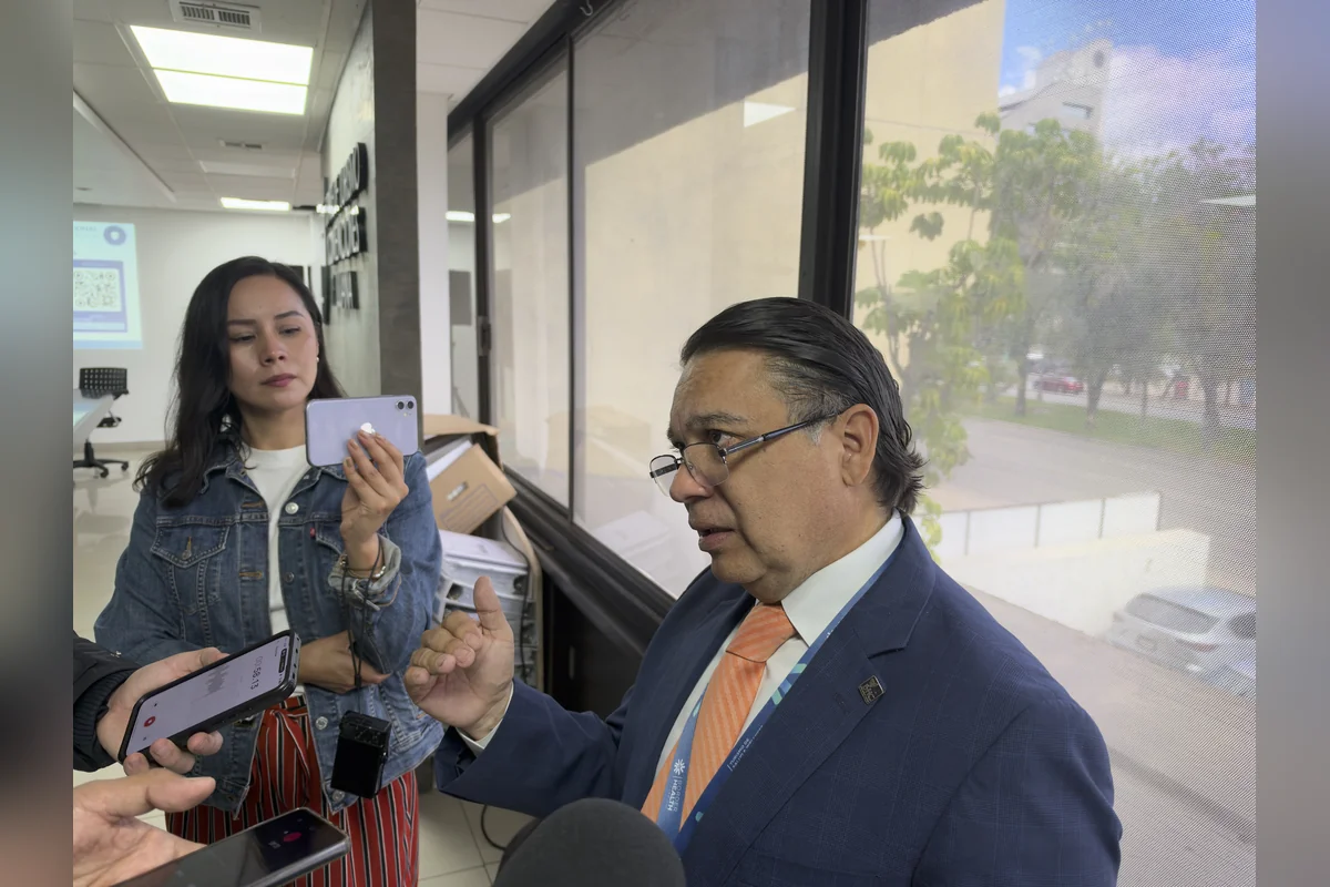 El presidente del clúster médico Baja Health Coast, Fabián Walters Arnaldo, dijo que los hospitales en Baja California deben cumplir con los requisitos para atender a pacientes de Estados Unidos. Foto: Valeria Ugarte.