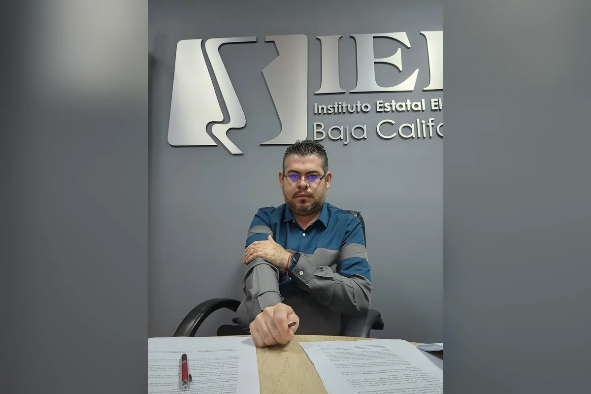El representante del PRI ante el Consejo del IEEBC, Joel Blas Ramos, exigió a las autoridades indaguen las irregularidades de la gobernadora. Foto: Joel Blas.