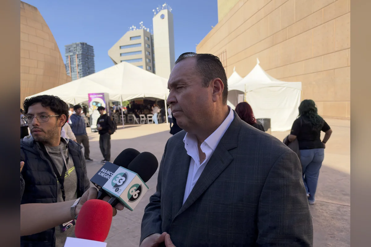 El secretario de Desarrollo Económico de Tijuana, Pedro Montejo Peterson, no precisó el número de ambulantes que serán retirados. Foto: Valeria Ugarte.