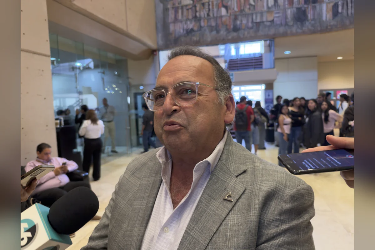 Desde hace varios meses, el líder de la Canaco, Olivaldo Luis Paz Gómez, ha pedido se aplique la ley contra el comercio informal. Foto: Valeria Ugarte.