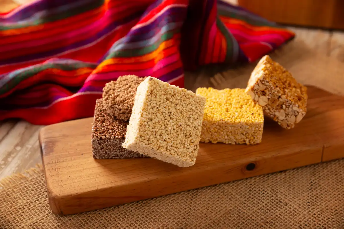 Varias alegrías de amaranto con chocolate