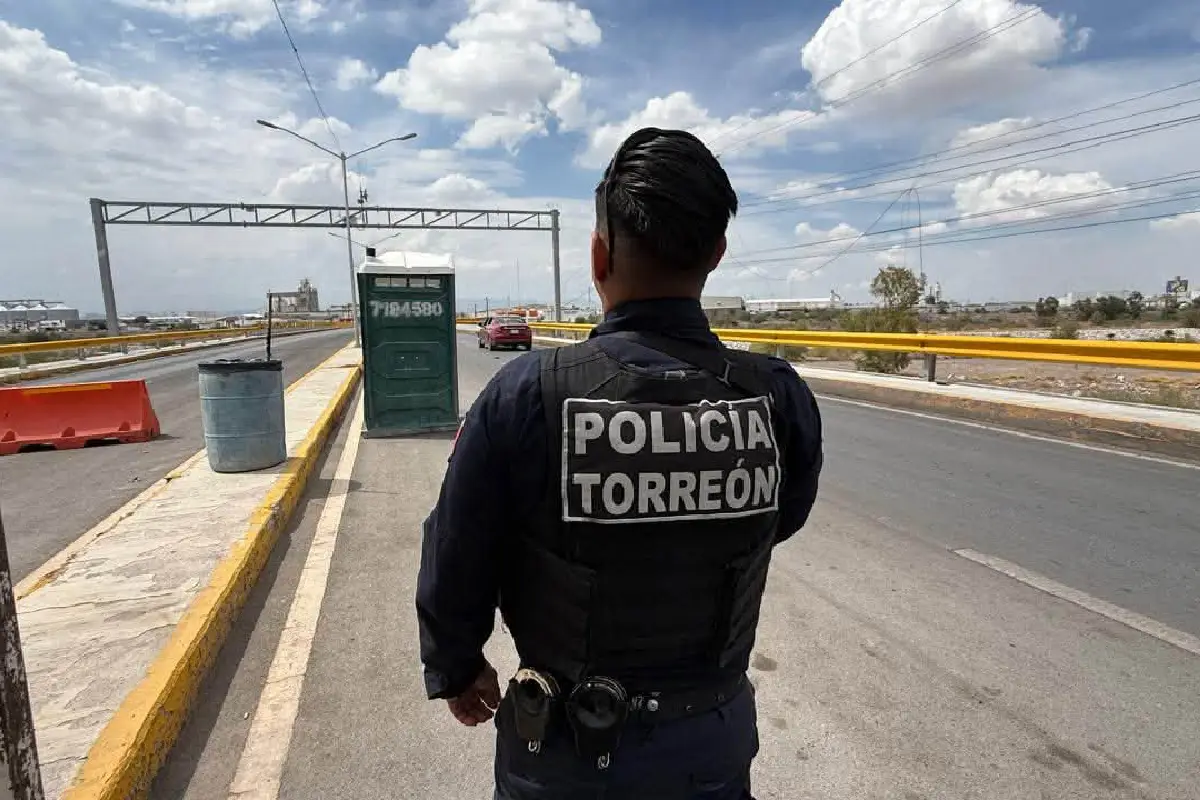 El gobernador Manolo Jiménez exigió aplicar todo el peso de la ley contra los dos exalumnos detenidos. Foto: Facebook Dirección de Seguridad Pública Municipal - Policía Torreón