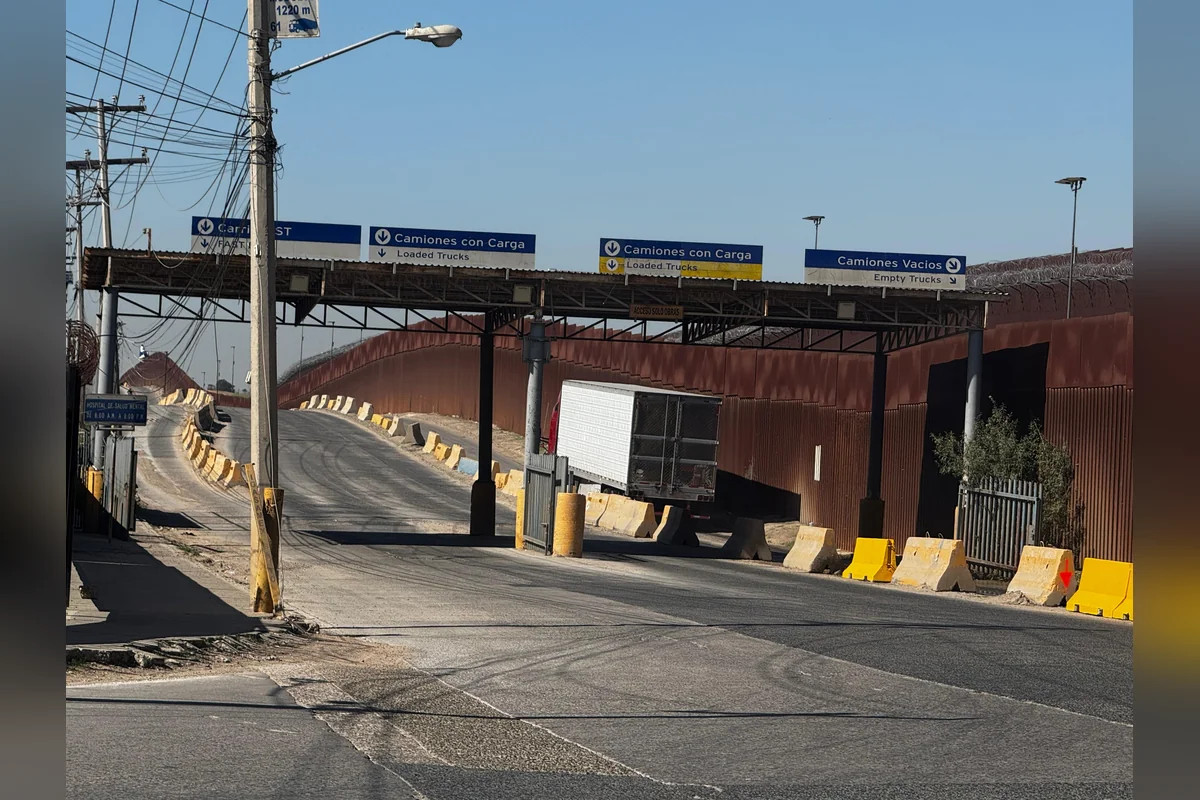 Prácticamente la nueva ruta estará solo para los transportes que llevan o traen cargamentos desde ambos lados de la frontera. Foto: Valeria Ugarte.