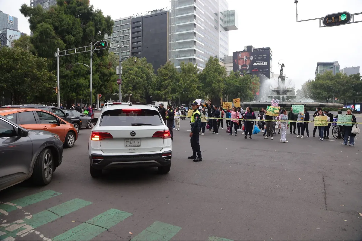 Trabajadores del IMSS bloquean 20 puntos; SSC CDMX interviene para restablecer la circulación