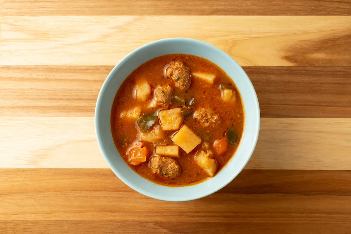 receta caldo albóndigas