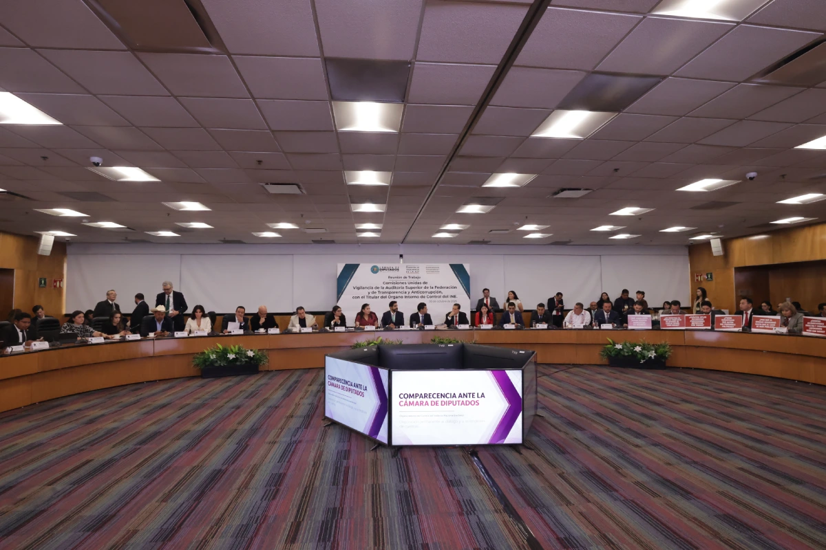 Reunión con titular del OIC del INE