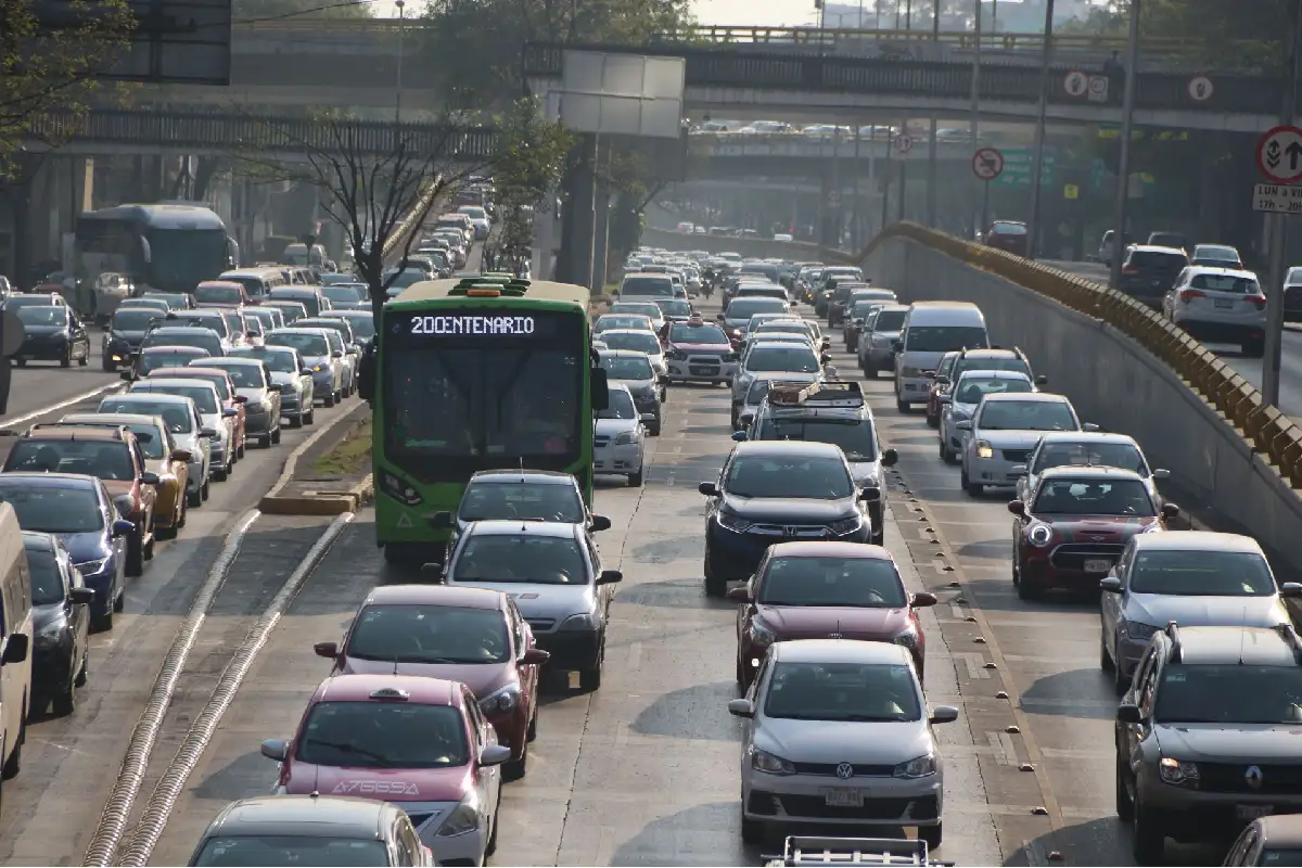Usuarios de transporte público pierden más tiempo y dinero en el tráfico que quienes viajan en auto