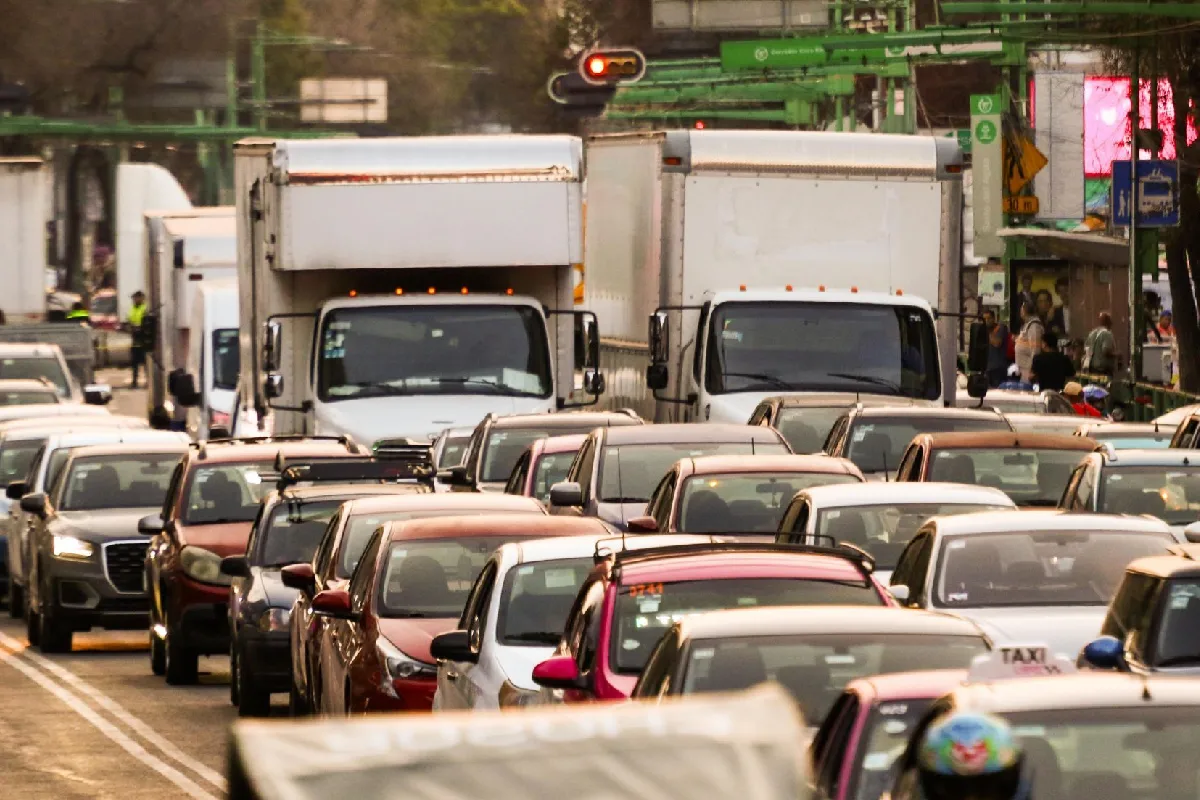 Usuarios de transporte público pierden más tiempo y dinero en el tráfico que quienes viajan en auto