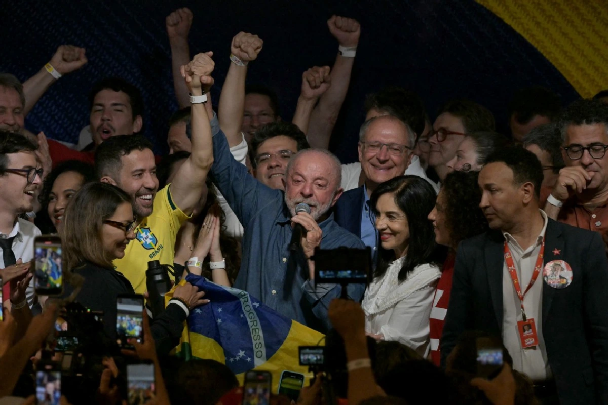 “Ganó el pueblo”: Sheinbaum felicita a Lula por su victoria en Brasil