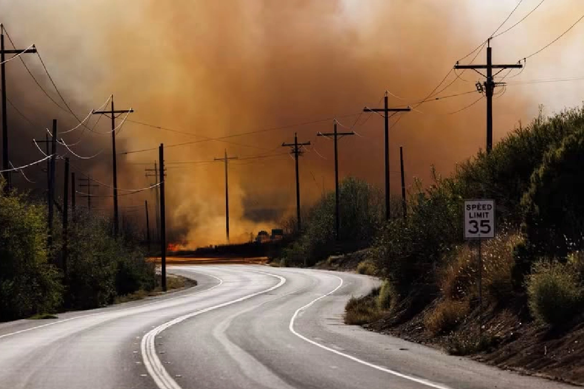 El incendio en San Diego comenzó el jueves.