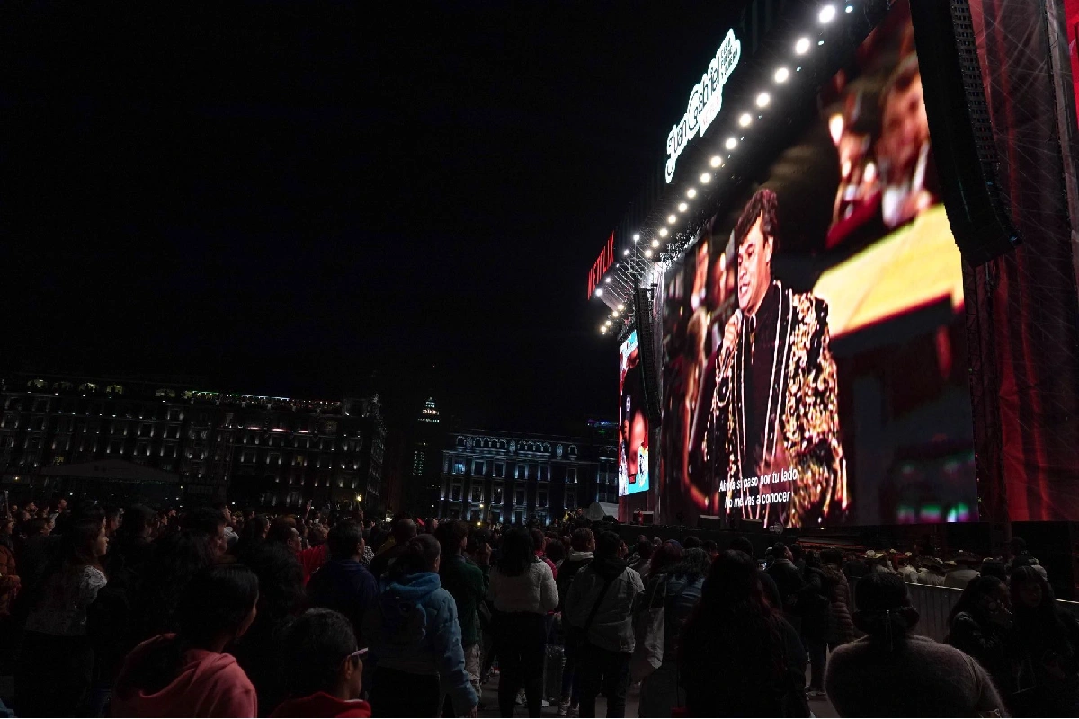 Proponen incluir a Juan Gabriel entre aspirantes a Medalla Belisario Domínguez