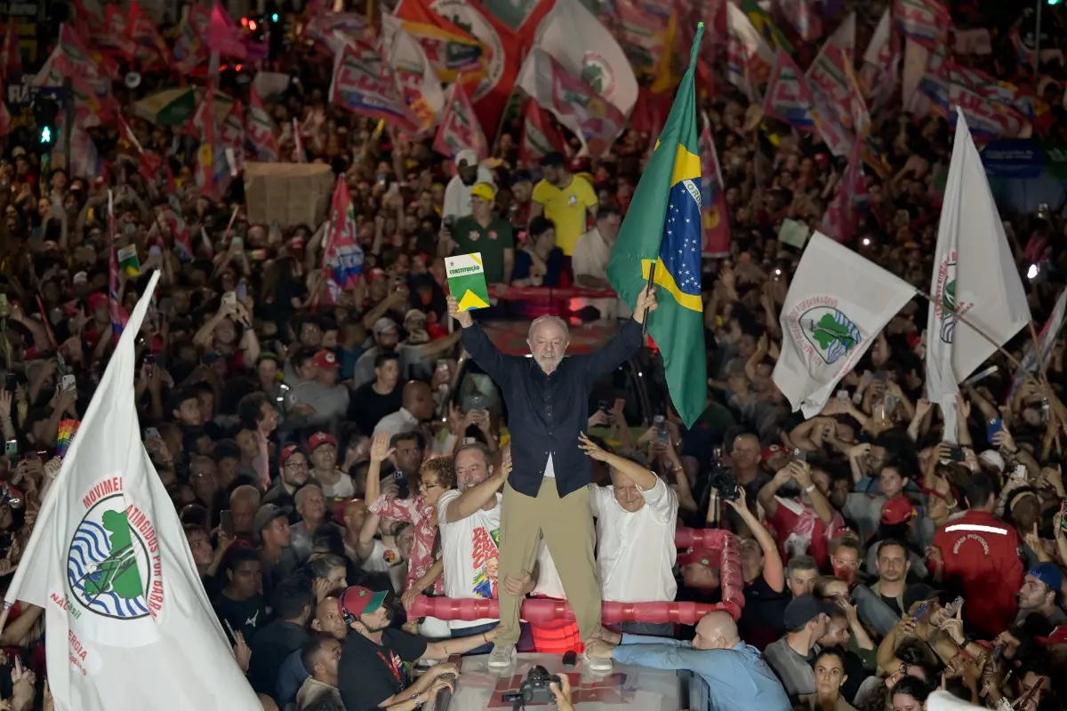 Lula, de los programas sociales al desafío de enfrentar a una derecha que domina las redes