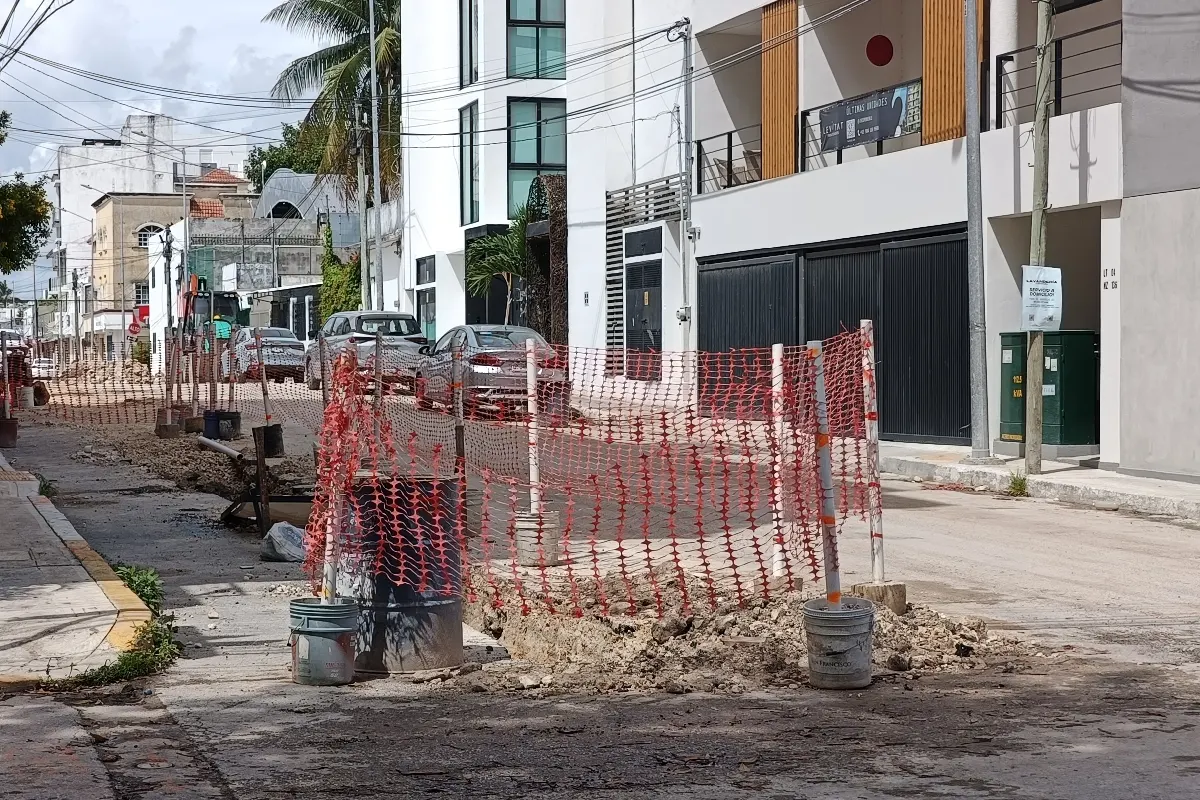 Las obras en la colonia Zazil-Ha han dejado a vecinos bajo el polvo y el ruido.