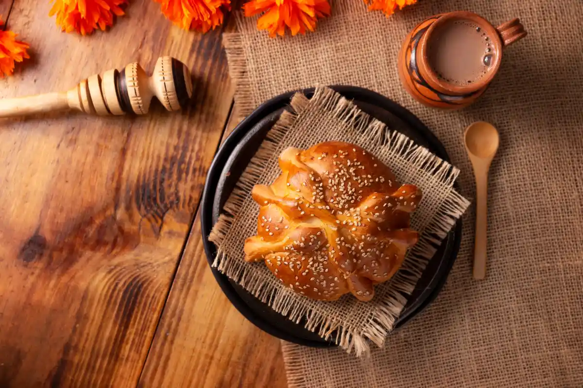 variedad de pan de muerto con ajonjolí
