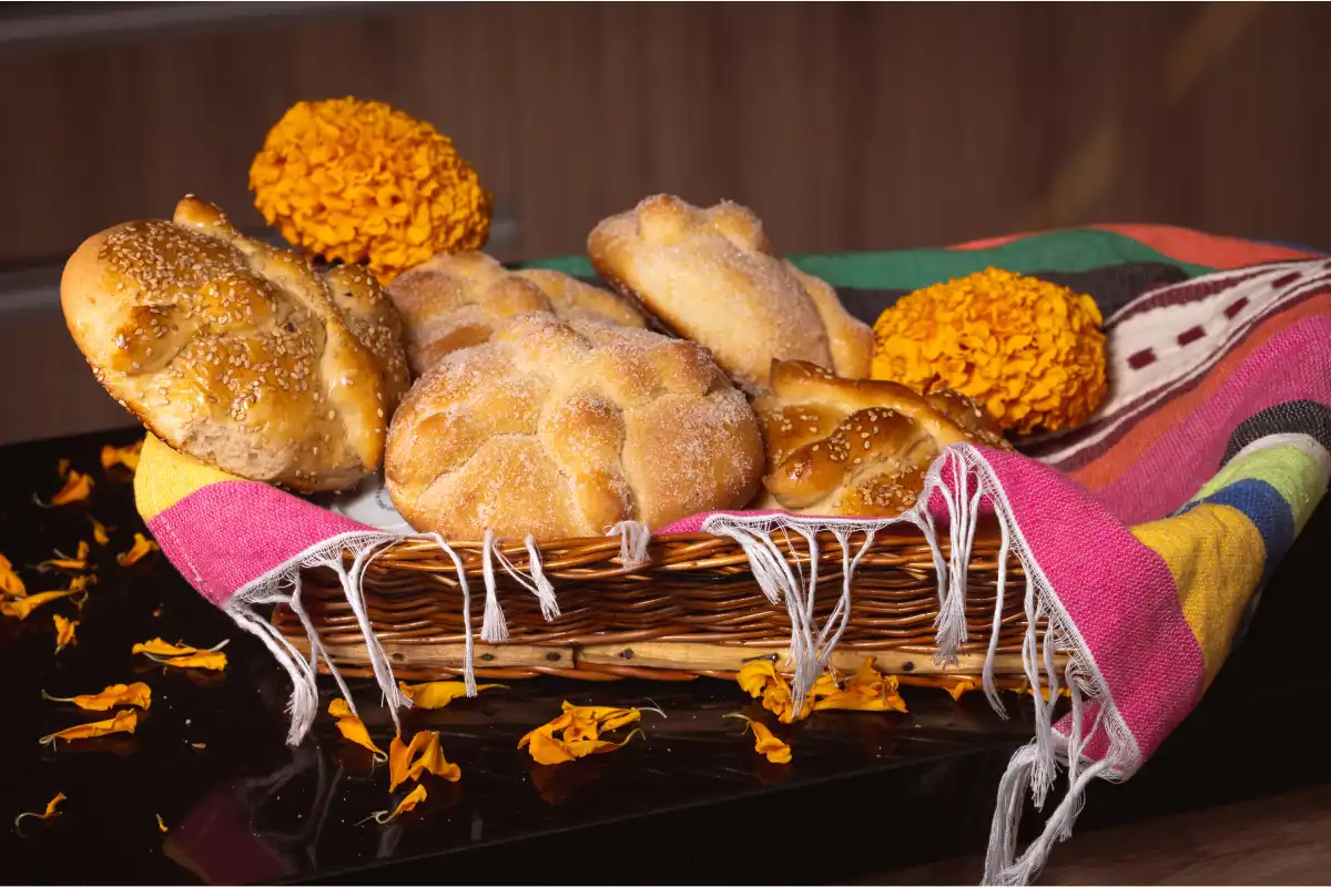 canasta de pan de muerto
