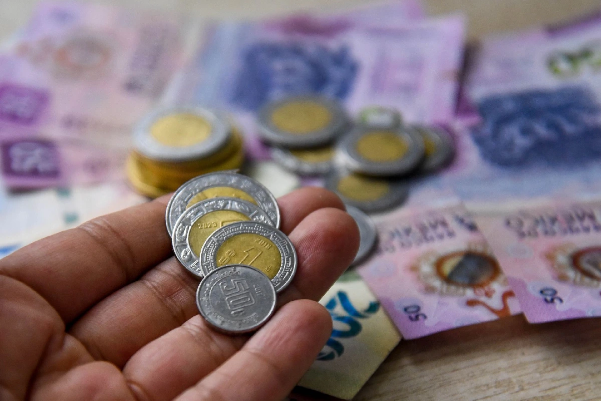Peso mexicano cotiza en su peor nivel desde diciembre de 2025
