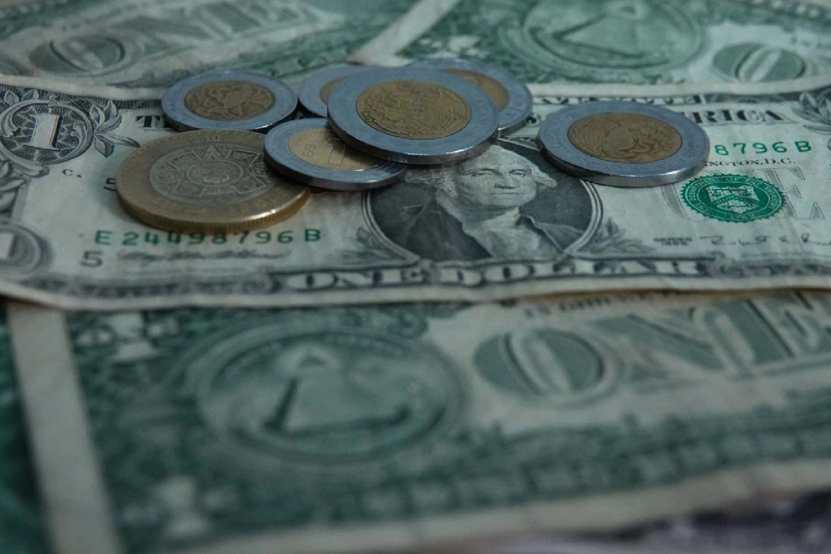 Peso mexicano cotiza en su peor nivel desde diciembre de 2025