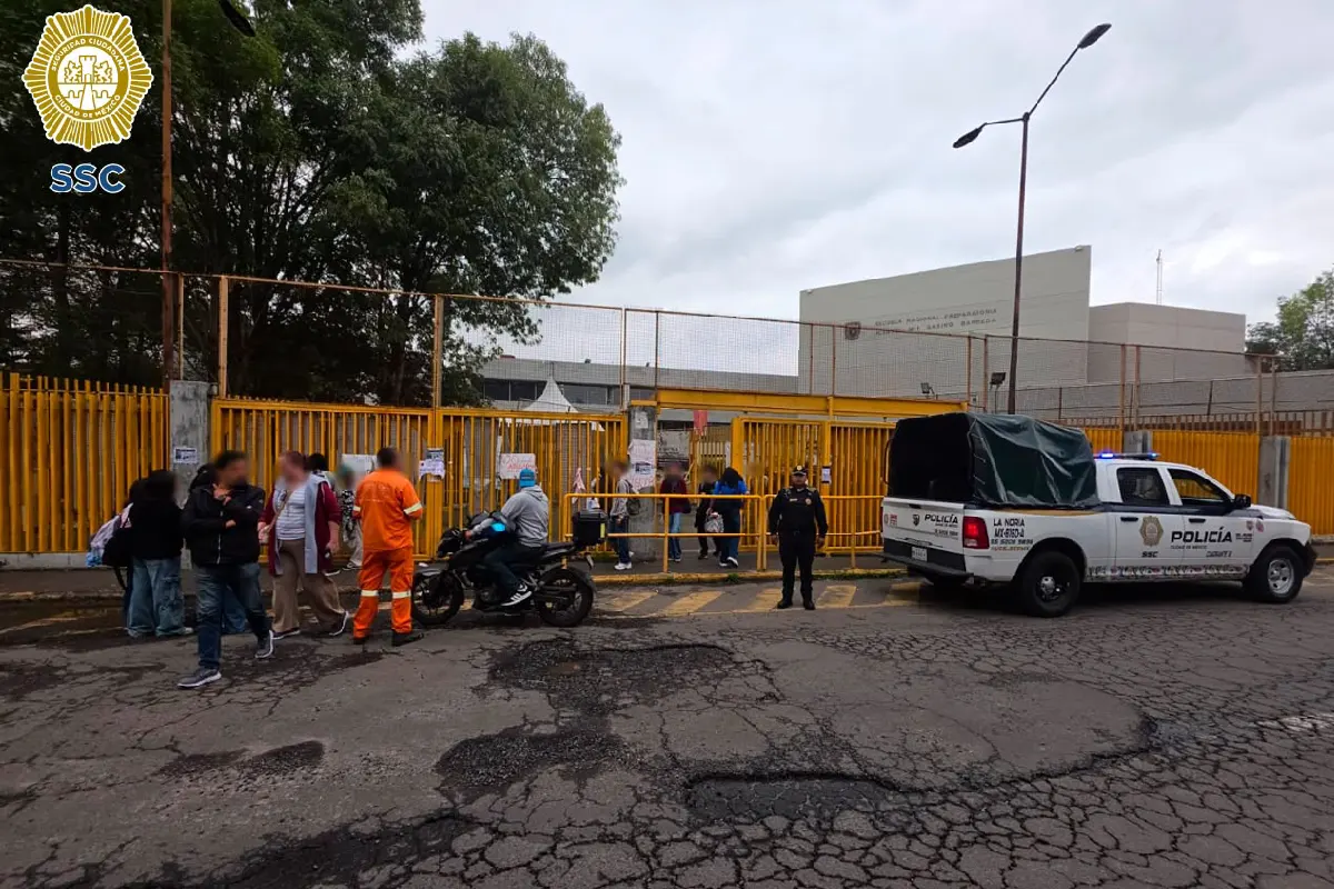 Personas con el rostro cubierto ingresan a la Prepa 1 de la UNAM; exigen que se cumplan sus demandas