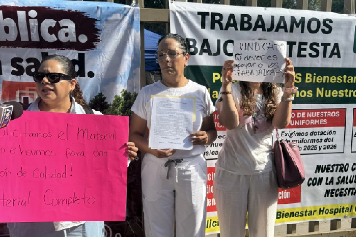 Trabajadores de salud y pacientes protestaron ante la escasez de insumos y personal en el Hospital General de Tijuana.