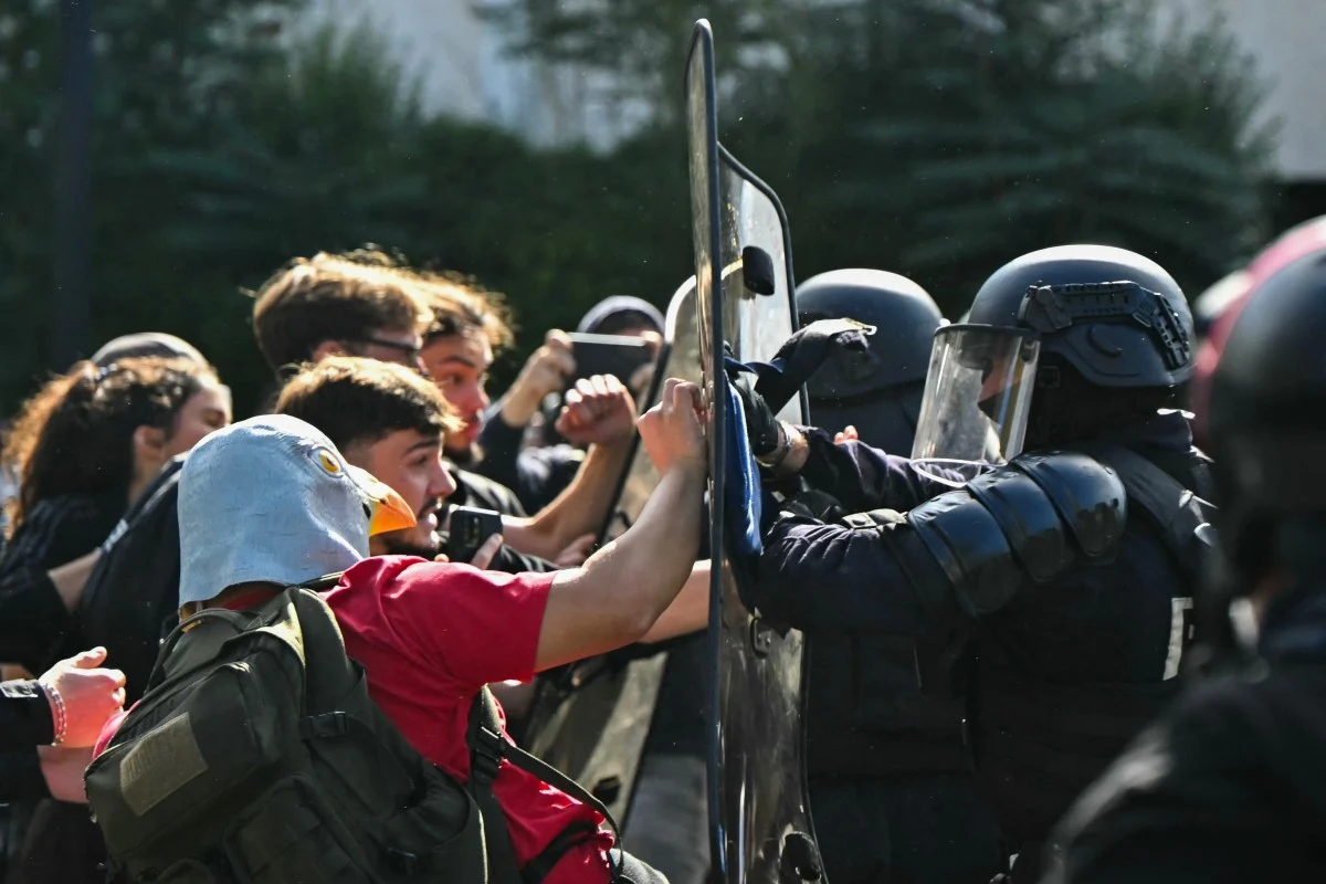 “Seremos intransigentes”, advierte Francia al desplegar 70 mil policías ante nuevas protestas