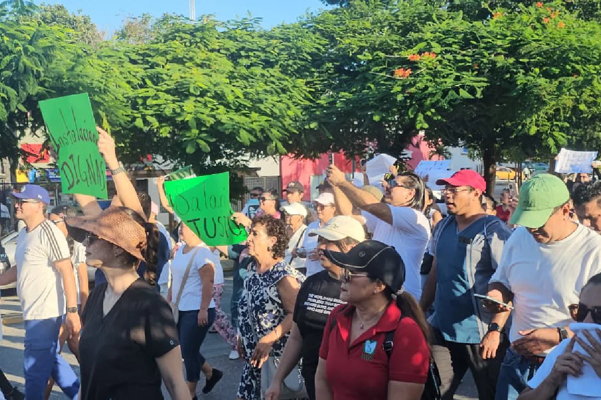 Los trabajadores del IMSS en Cancún se sumaron a las protestas nacionales.