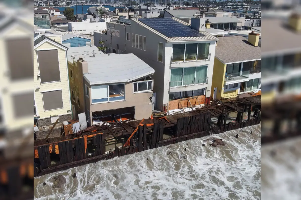 Las olas llegaron casi a los tres metros de altura y afectaron las zonas residenciales. Foto: The Weather Channel.