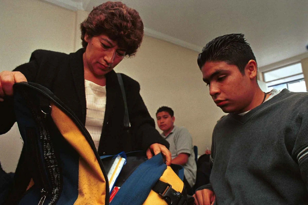 revisión mochilas escuelas