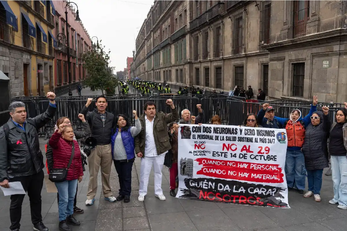 Sheinbaum revisará plan de cinco puntos para mejorar salarios y condiciones laborales en el IMSS