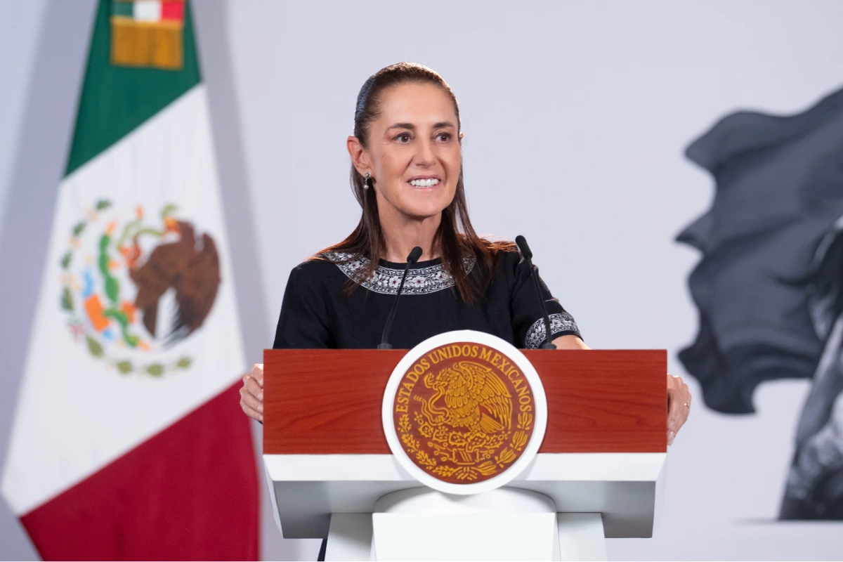 Pemex reduce su deuda y eleva la producción de combustibles; Sheinbaum descarta más endeudamiento