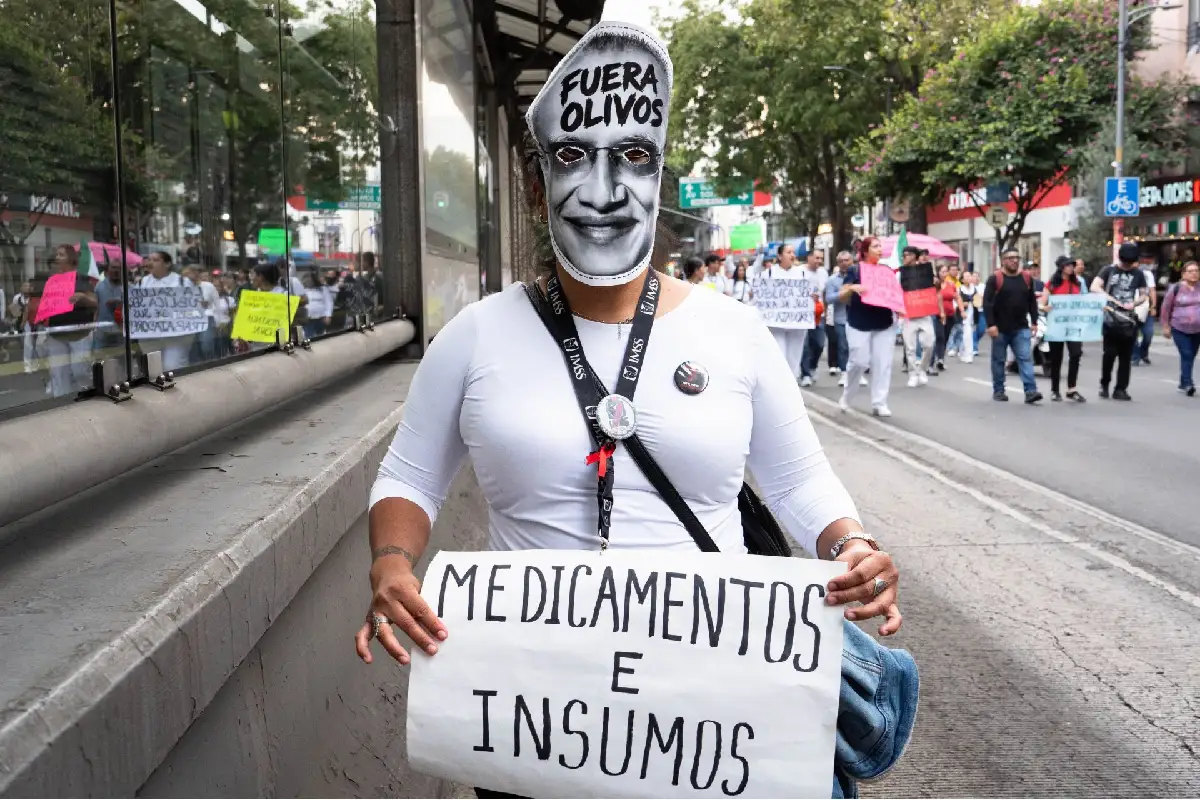 Sheinbaum ordena plan para atender demandas de trabajadores del IMSS; pide consulta sindical libre
