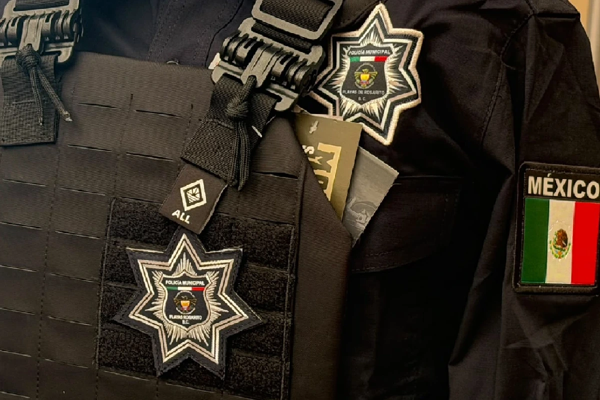 Uniformes de baja calidad, denuncian policías de Rosarito.