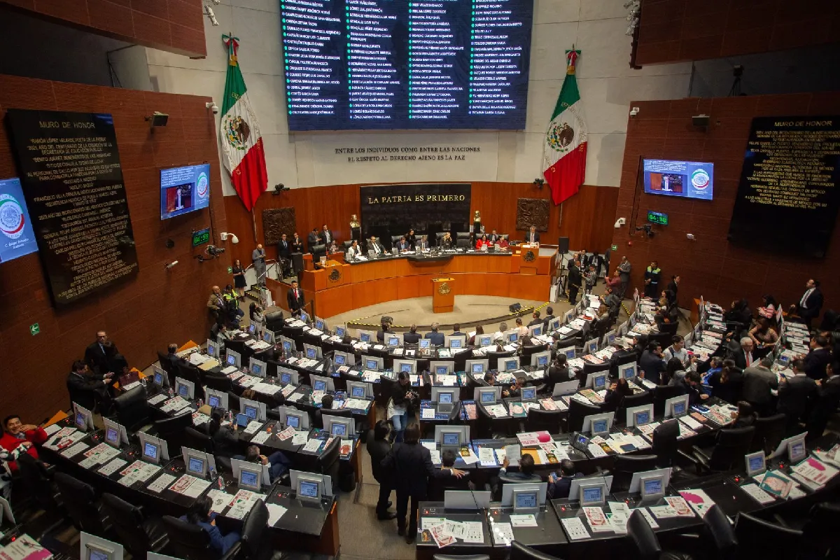 Restricción de celulares en las escuelas avanza en comisiones del Senado