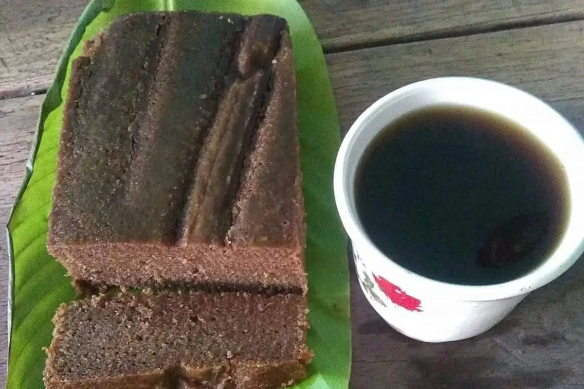 Tamal junto con una taza de café