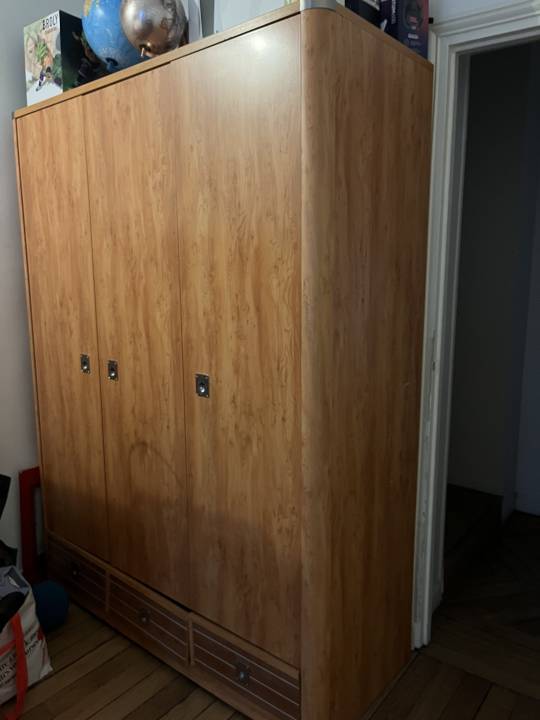 Armoire à étagères