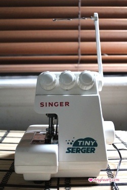 Singer Tiny Serger TS380A