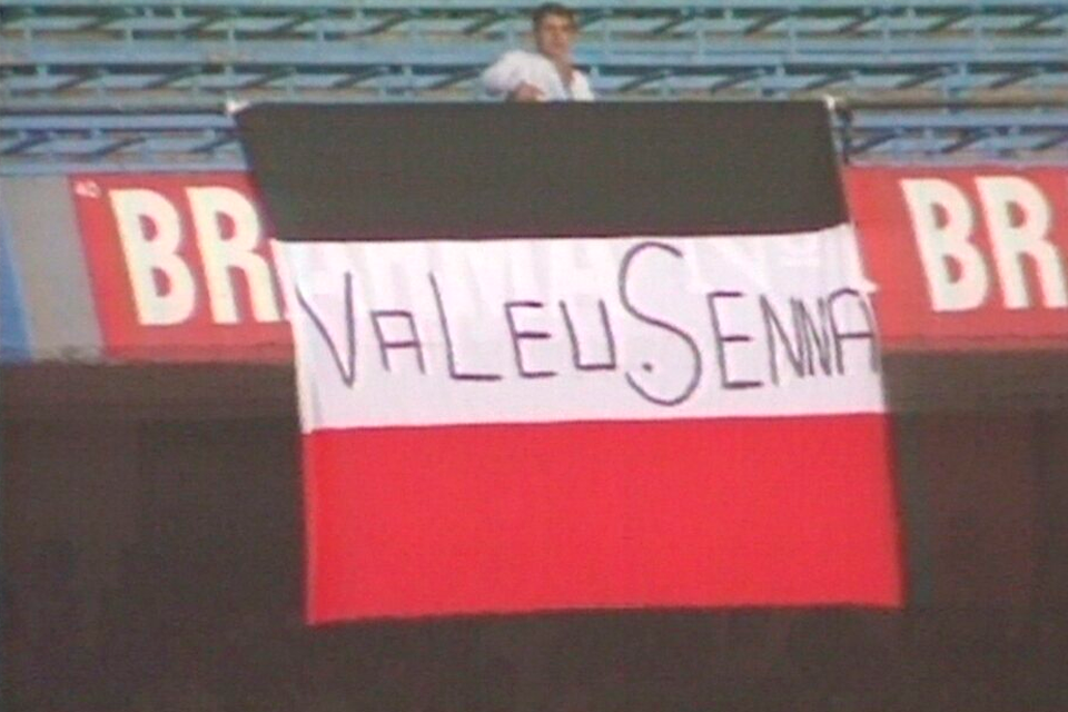 São paulinos homenagearam o corinthiano Ayrton Senna. Foto: Reprodução