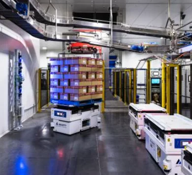 Base mobile robot AGV AMR Logistique Transbotics - Scott Automation