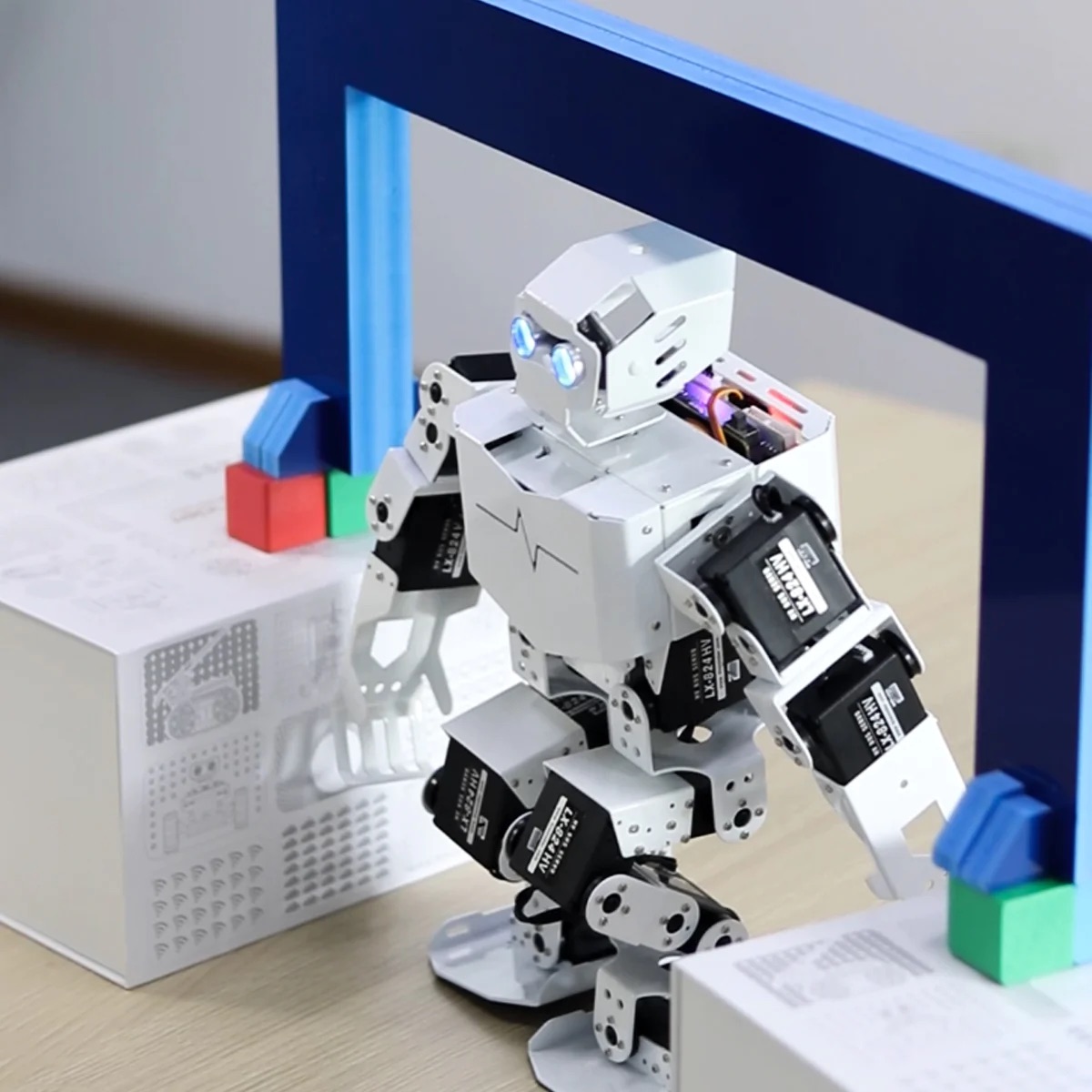 Robot Leobotics - Robot Kit Construction Humanoide Tonybot Programmation Educatif Hiwonder Arduino 3