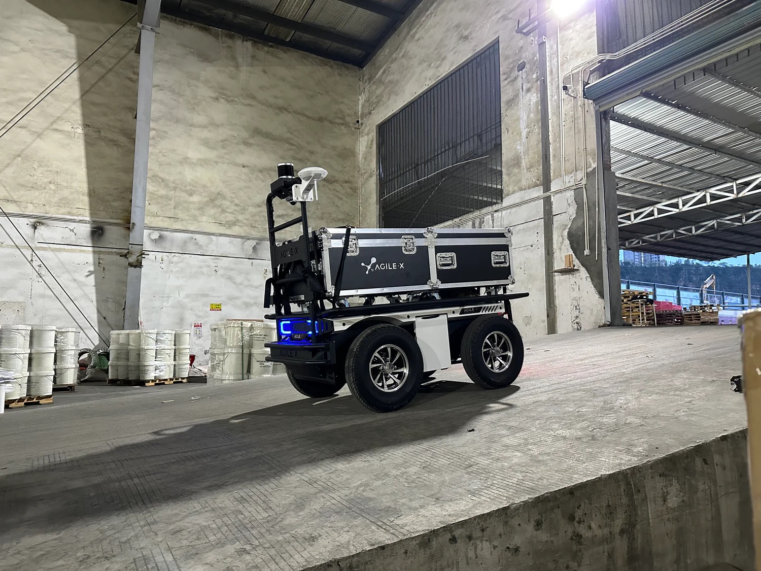 Robot Leobotics - Robot Mobile Automatisation Industrielle Titan Agilex 5