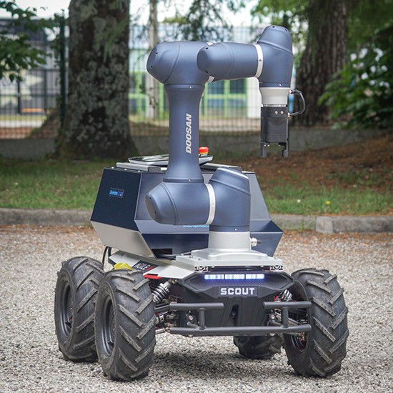 Robot Leobotics - Robot Mobile Bras Robotique Scoutsan 2