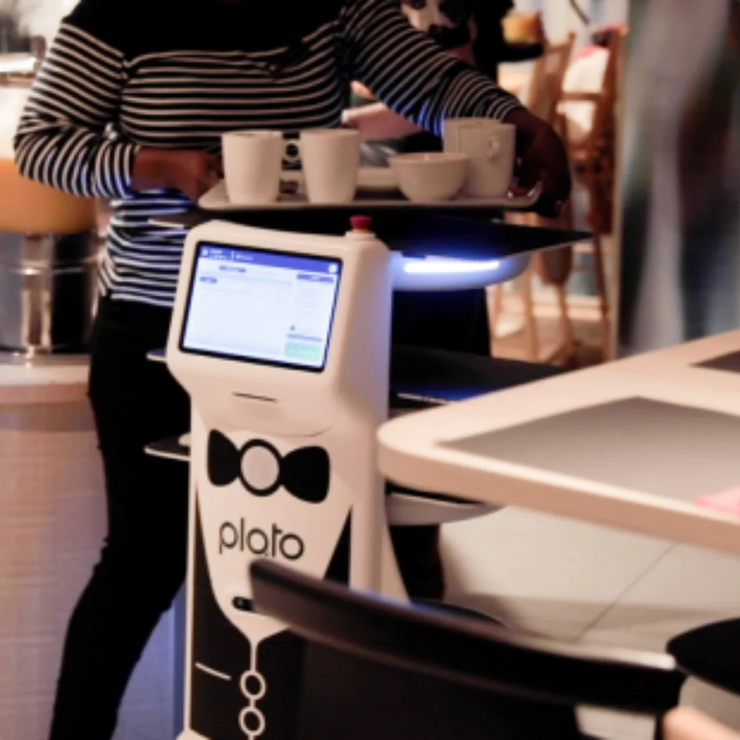 Robot de service restauration et service à table Plato Aldebaran United robotics group - Image 3